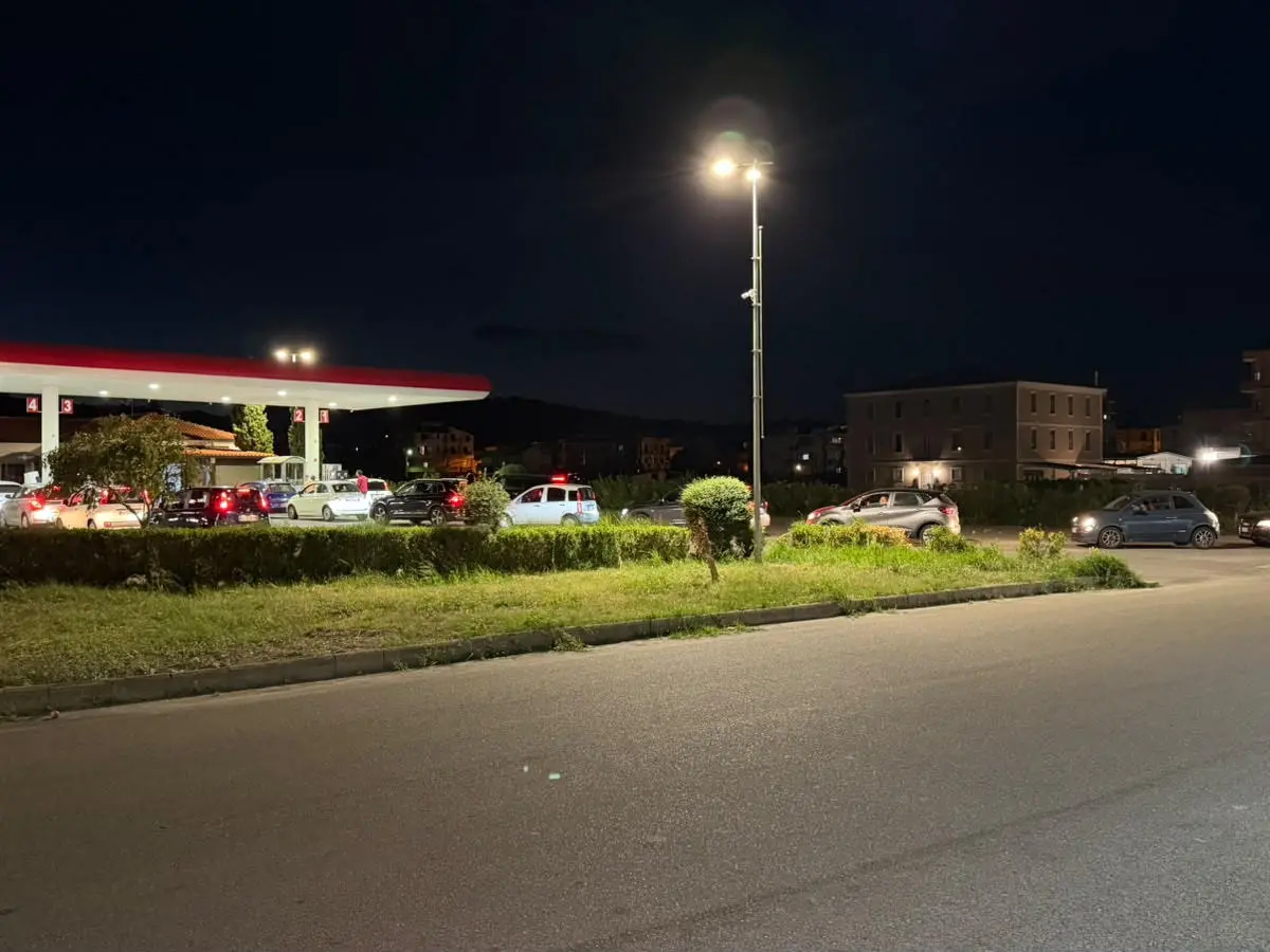 Distributori a secco nel Crotonese: finisce il gasolio dopo la corsa al rifornimento
