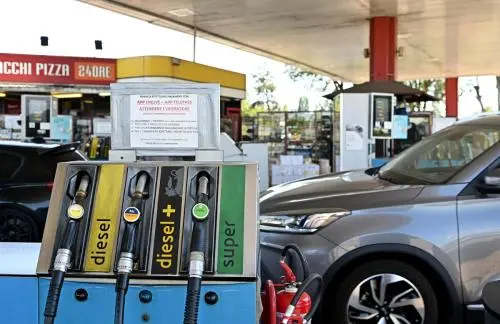 Eni, oltre 150 distributori Enilive in Puglia senza carburante\n\n\n