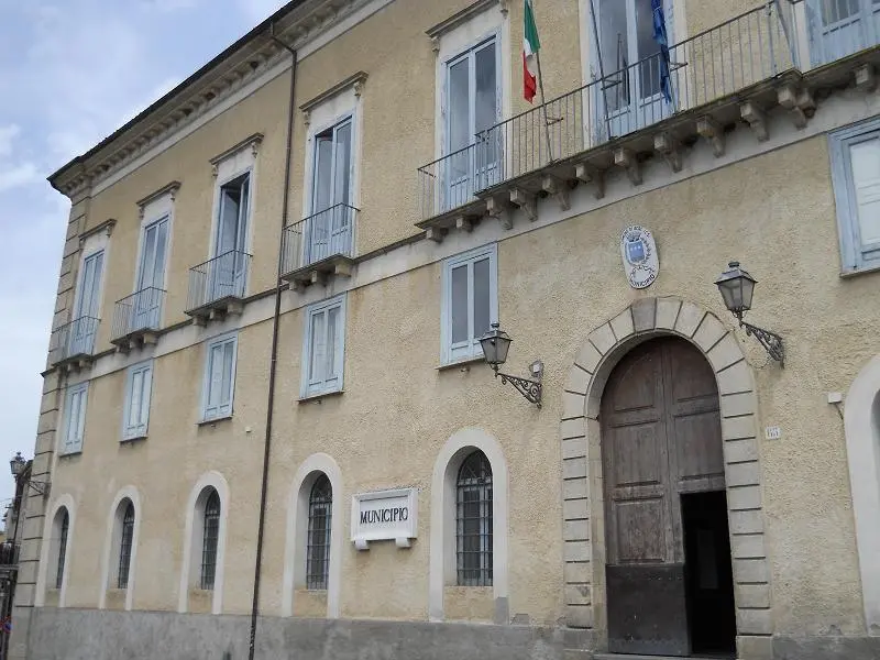Acri, il Comune sbaglia l’ordinanza sull’acqua e la corregge dopo nove ore\n\n\n
