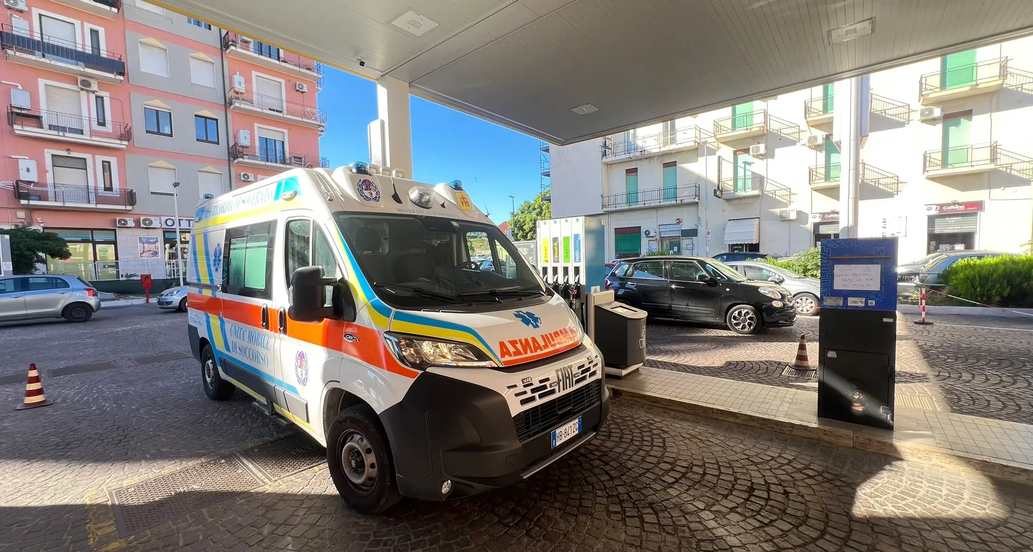 Crisi carburante in Calabria, l’appello delle Misericordie: «Corsia preferenziale e riserve garantite per i mezzi di soccorso, a rischio il servizio di emergenza»\n