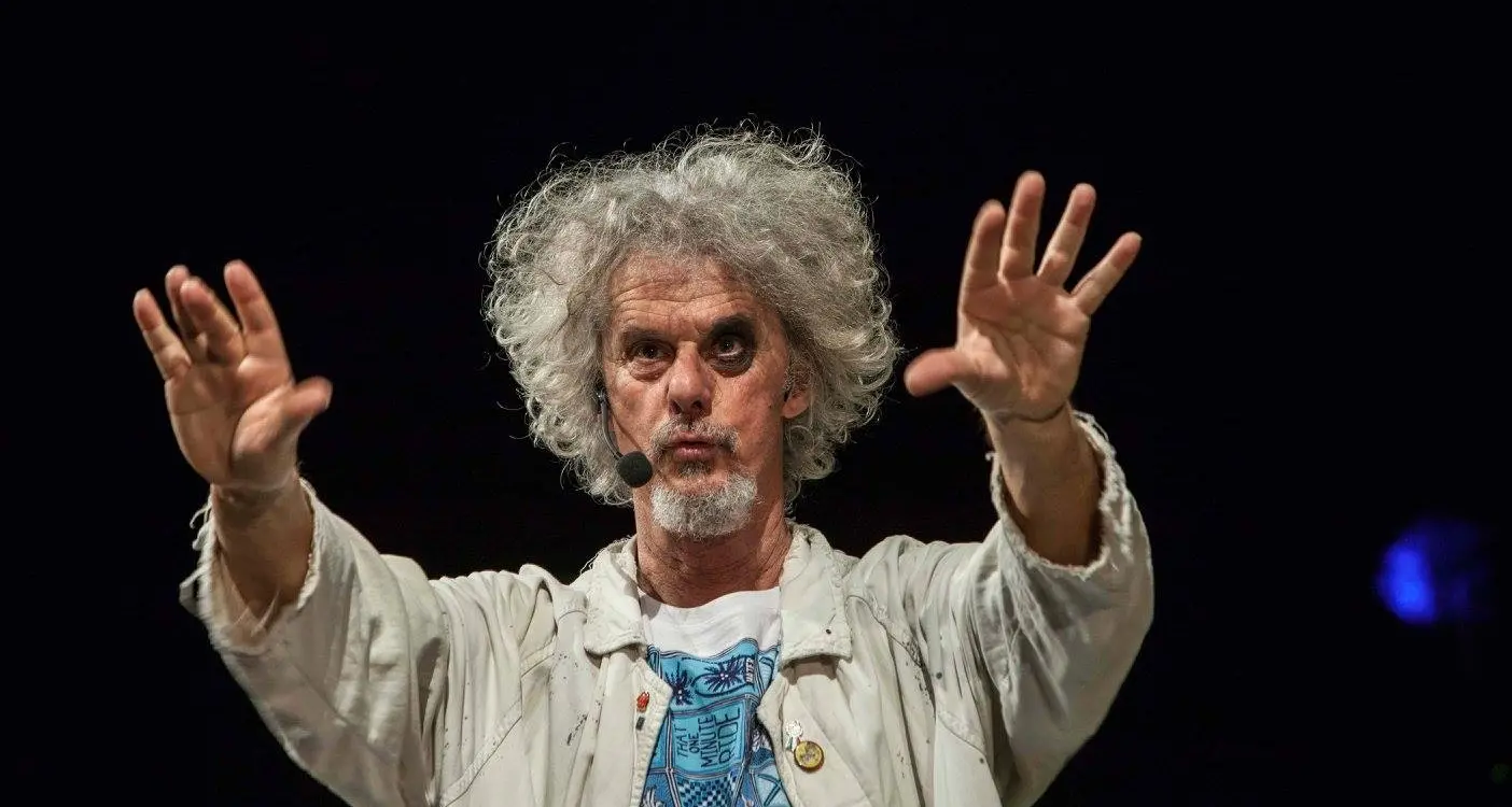 Il teatro Cilea si prepara a due serate di grandi risate: i volti di Zelig e Colorado accompagnano la sfida finale di “Facce da Bronzi”\n