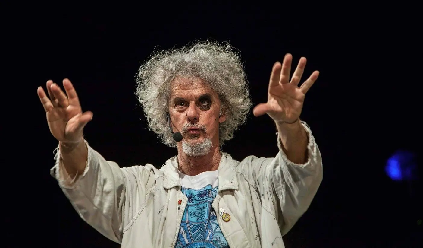 Il teatro Cilea si prepara a due serate di grandi risate: i volti di Zelig e Colorado accompagnano la sfida finale di “Facce da Bronzi”\n