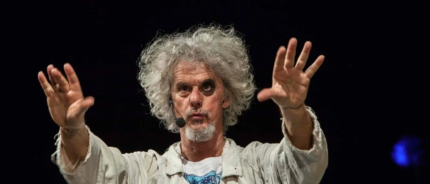 Il teatro Cilea si prepara a due serate di grandi risate: i volti di Zelig e Colorado accompagnano la sfida finale di “Facce da Bronzi”\n