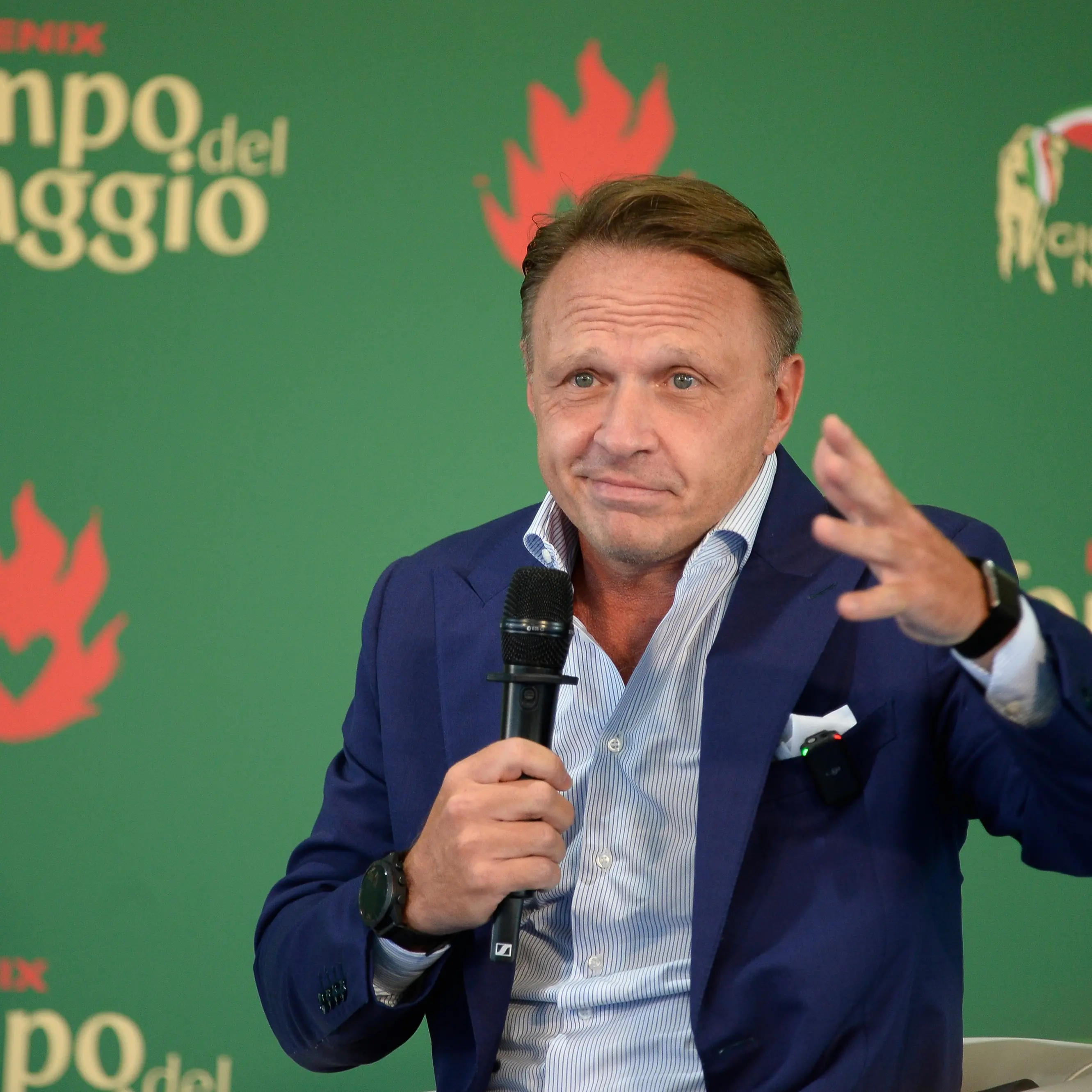 Lollobrigida contro la protesta degli autotrasportatori: «Bloccare le strade è un reato». E sui social viene travolto da una valanga di insulti\n
