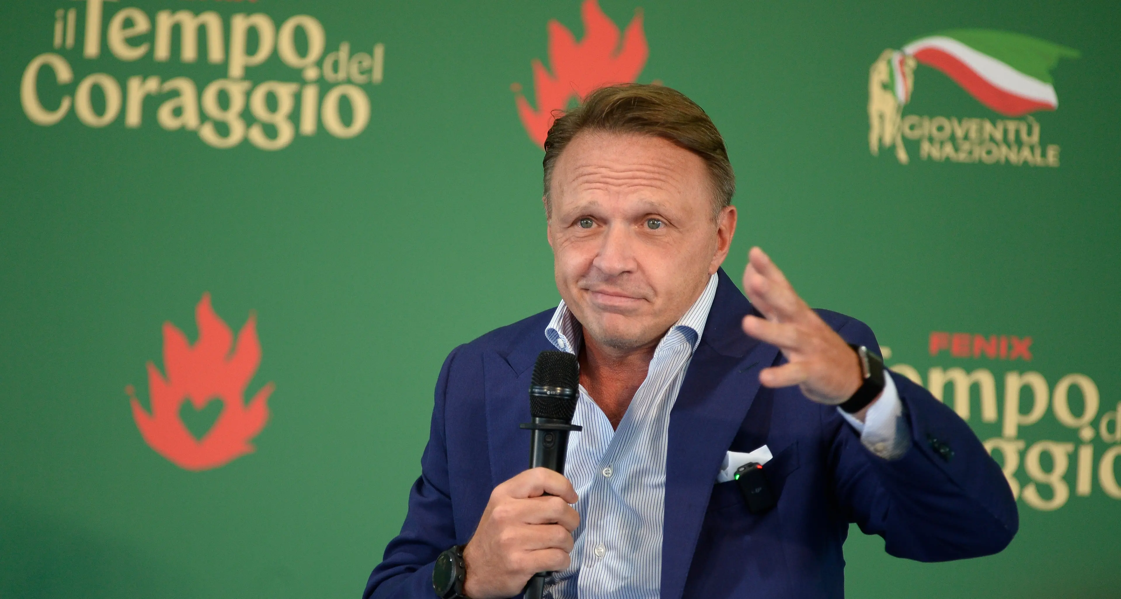 Lollobrigida contro la protesta degli autotrasportatori: «Bloccare le strade è un reato». E sui social viene travolto da una valanga di insulti\n