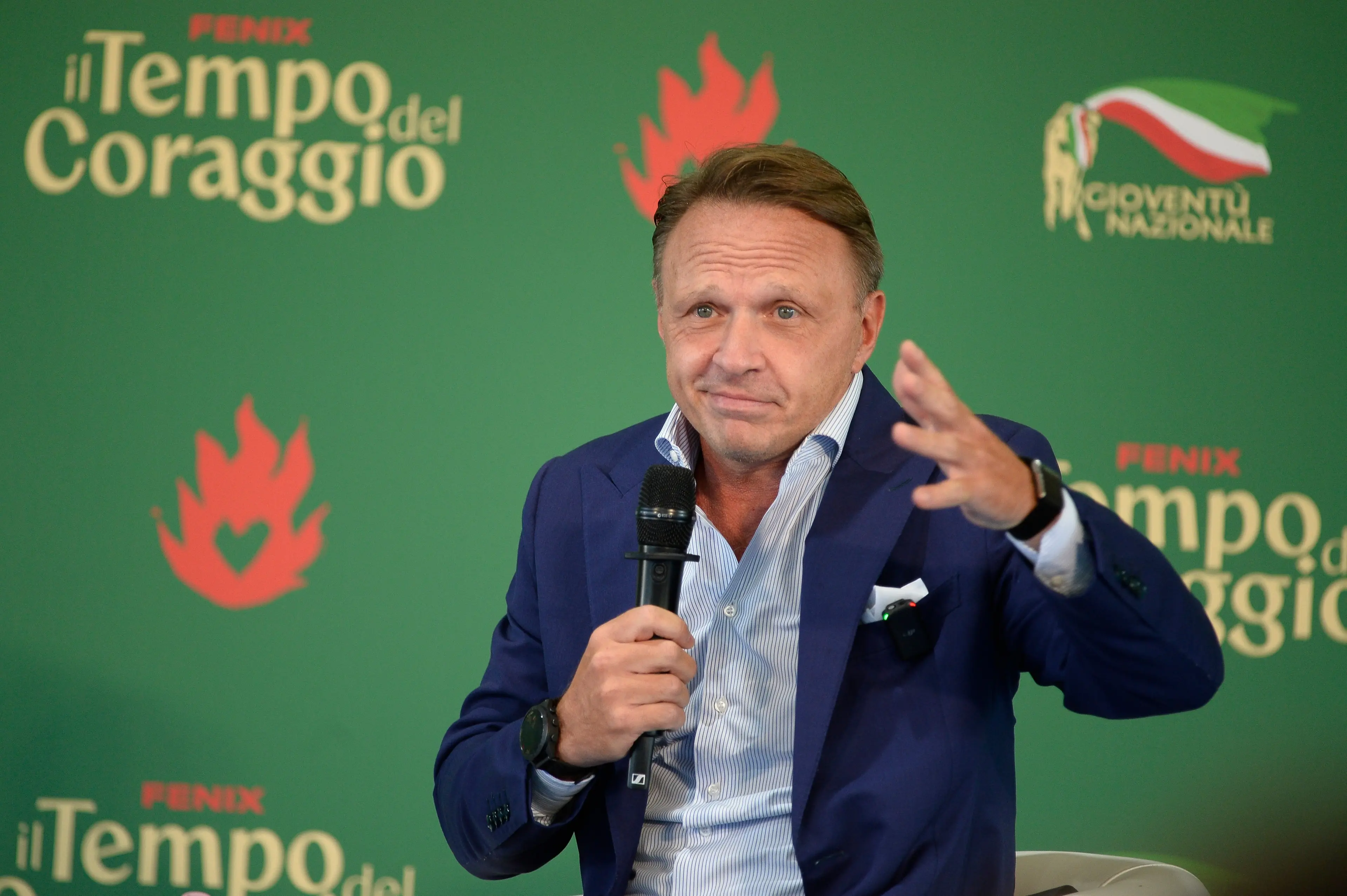 Lollobrigida contro la protesta degli autotrasportatori: «Bloccare le strade è un reato». E sui social viene travolto da una valanga di insulti\n
