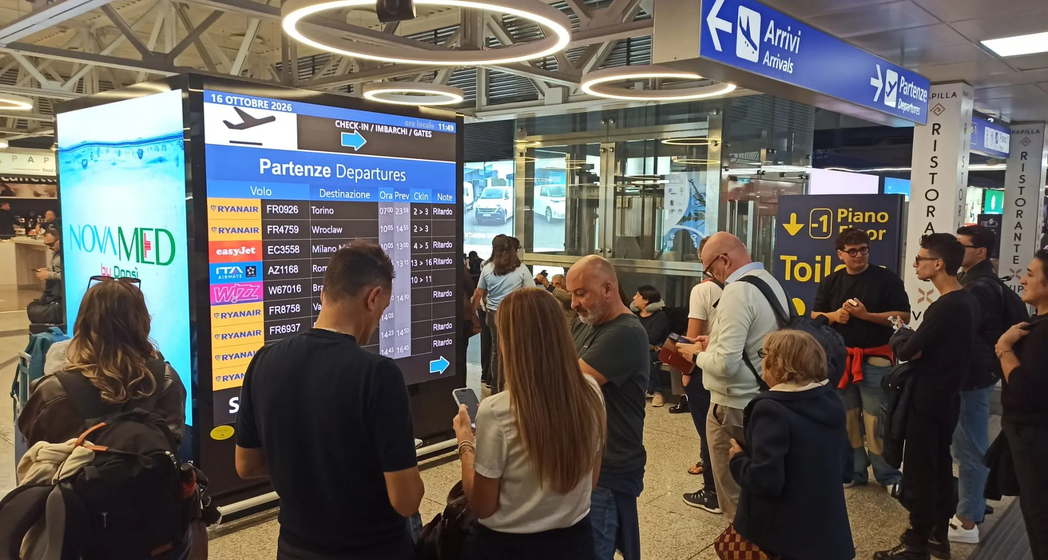 Traffico aereo in tilt, cancellazioni e ritardi\u00A0fino a 4 ore in tutti gli scali calabresi