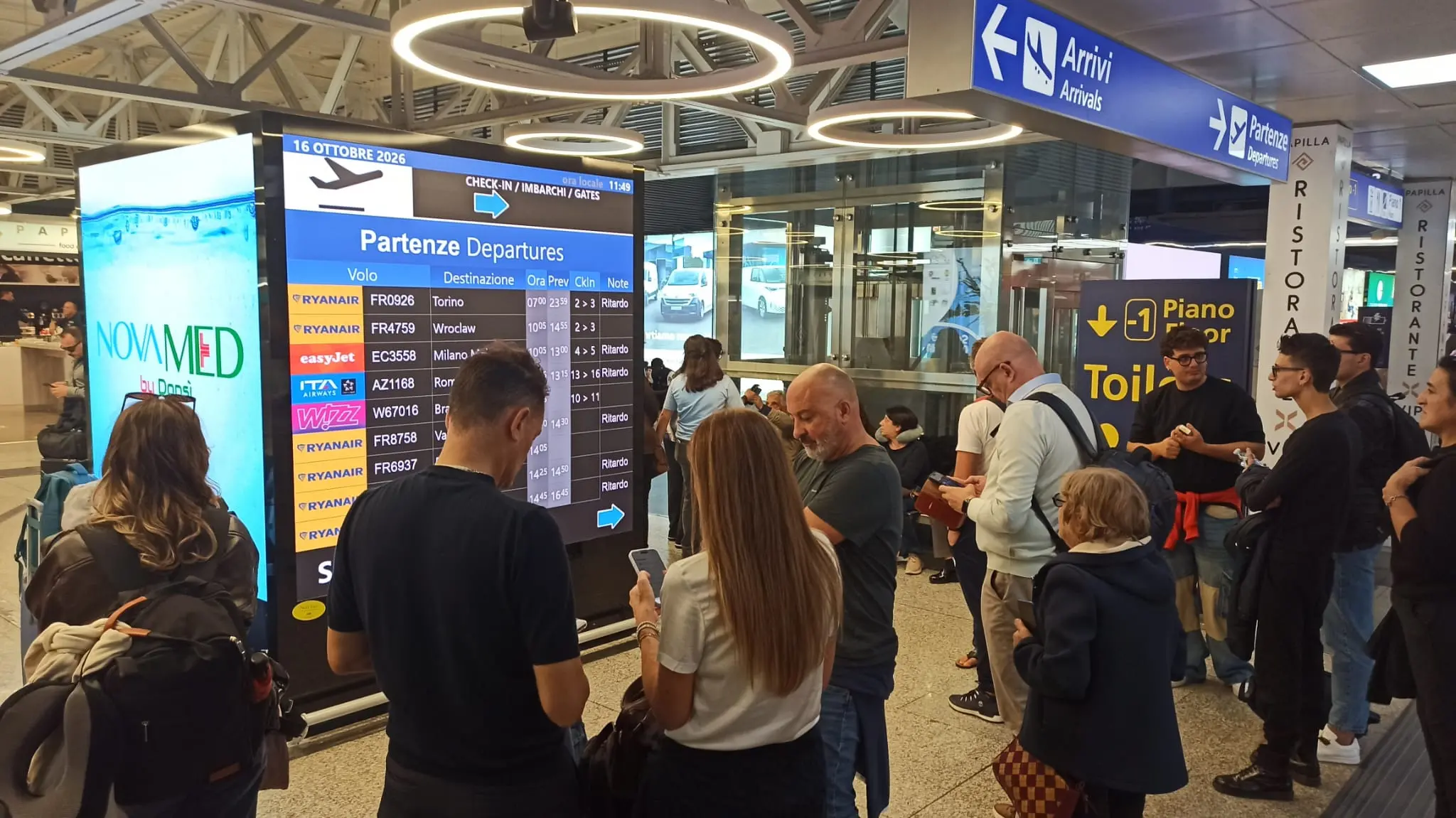 Traffico aereo in tilt, cancellazioni e ritardi\u00A0fino a 4 ore in tutti gli scali calabresi