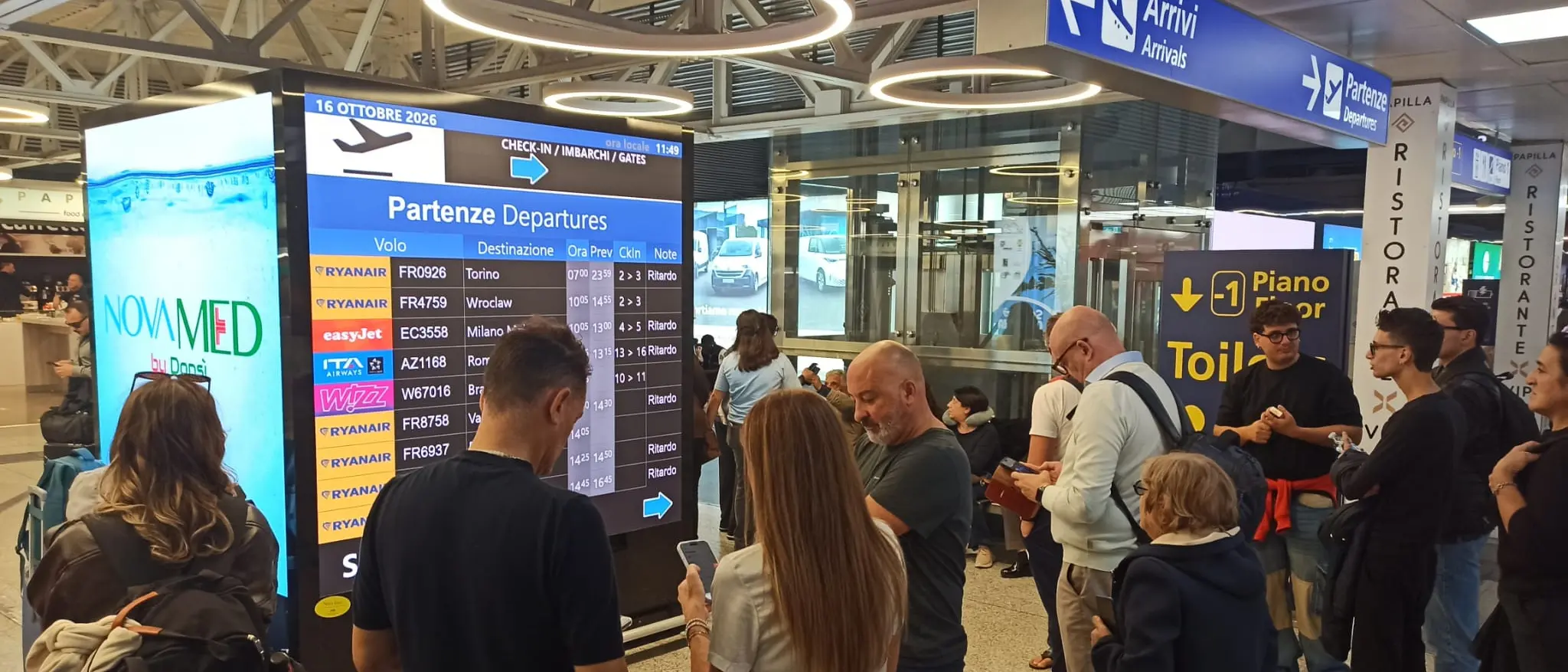 Traffico aereo in tilt, cancellazioni e ritardi\u00A0fino a 4 ore in tutti gli scali calabresi