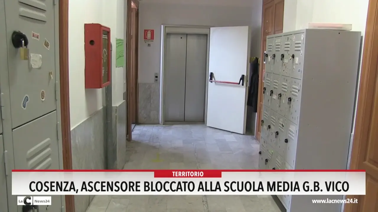 Cosenza, ascensore bloccato alla scuola media G. B. Vico