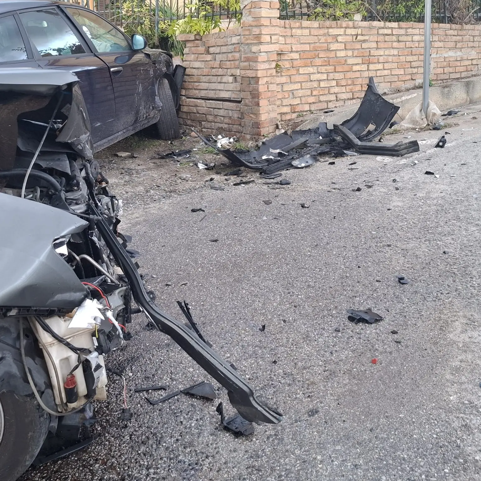 Violento impatto tra due auto alle porte di Briatico: l’incrocio di Punta Safò teatro di una nuova tragedia sfiorata\n