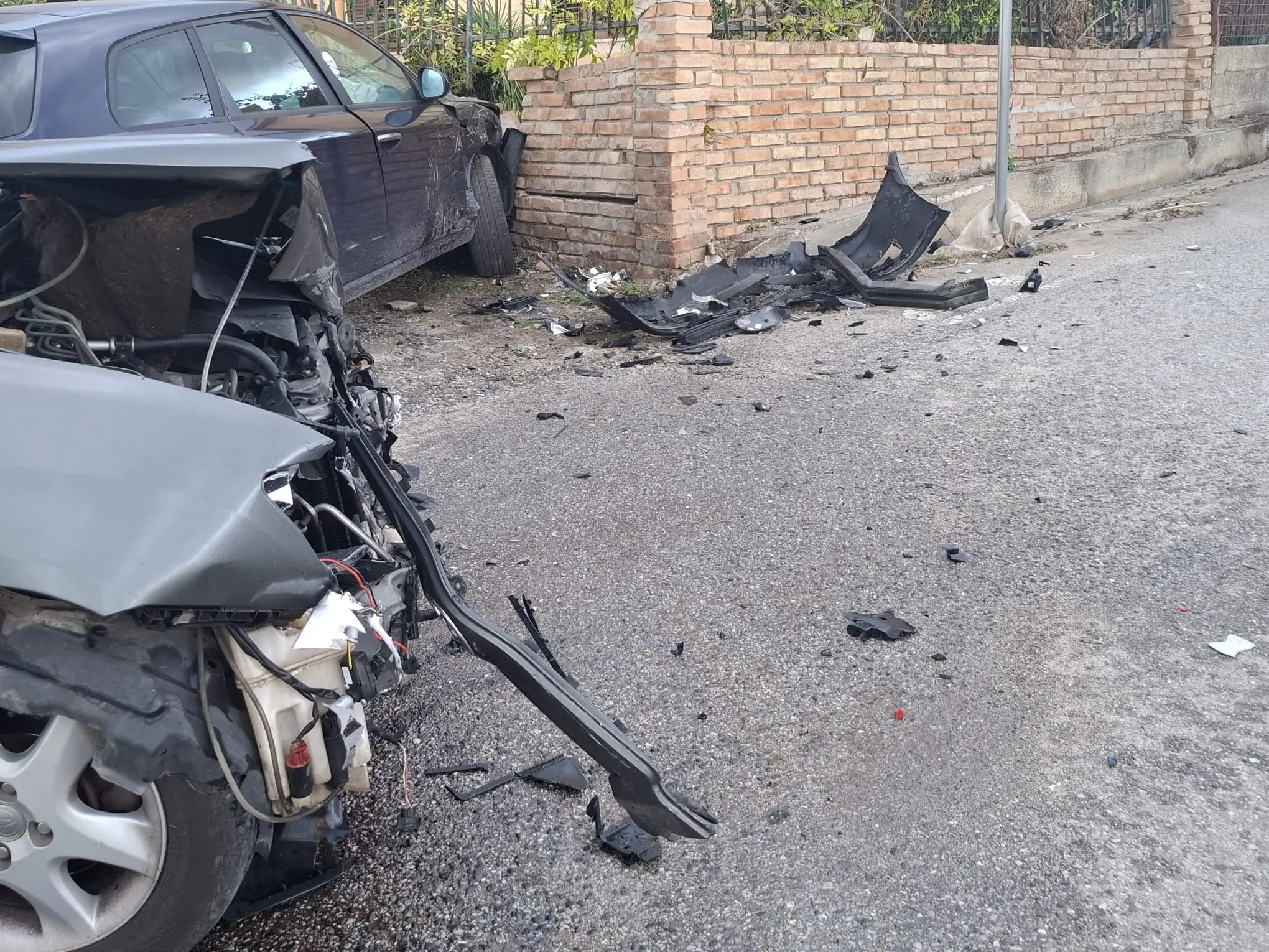 Violento impatto tra due auto alle porte di Briatico: l’incrocio di Punta Safò teatro di una nuova tragedia sfiorata\n