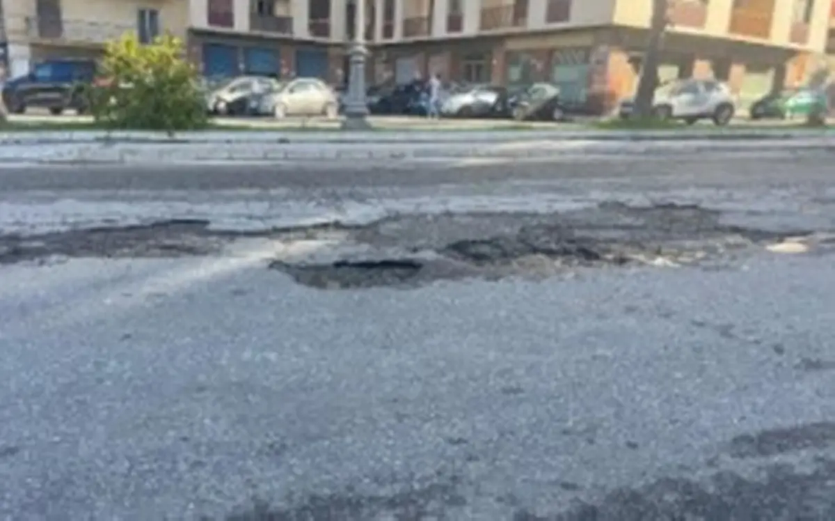Villa,\u00A0gruppo consiliare Forza Italia:\u00A0«Viale Italia e\u00A0diramazione di via Enrico Cosenz dissestate»\n