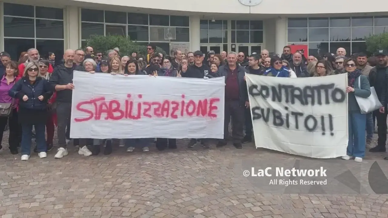 Calabria, 650 posti a rischio e oltre 950 precari senza tutele: «È una bomba sociale pronta a esplodere»\n