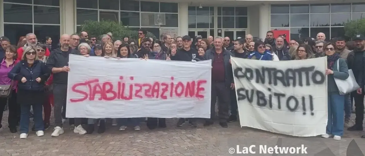 Calabria, 650 posti a rischio e oltre 950 precari senza tutele: «È una bomba sociale pronta a esplodere»\n