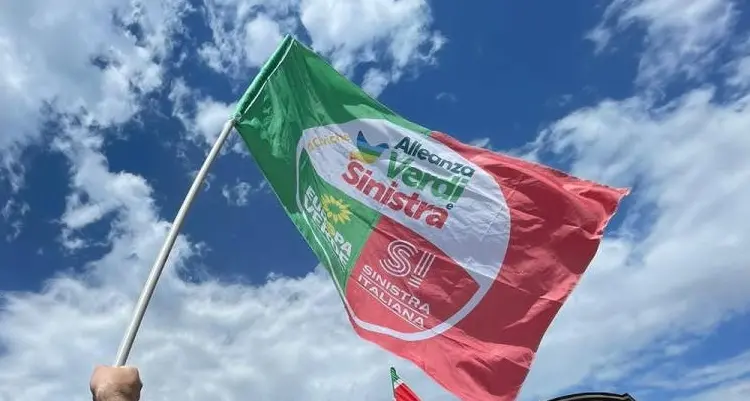 Intimidazione neofascista a due studenti che manifestavano a Lamezia, Avs: «Rispondiamo con l’impegno collettivo»\n