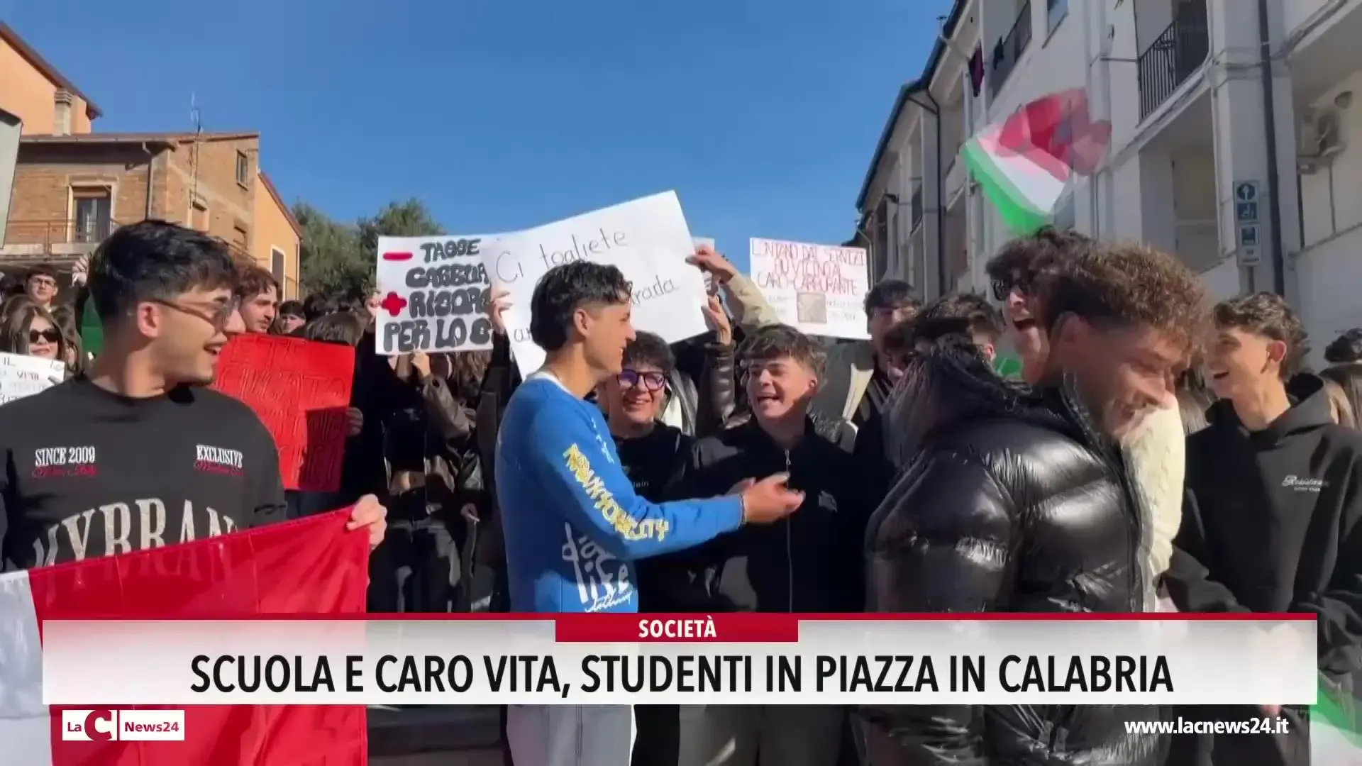 Scuola e carovita, studenti in piazza in Calabria