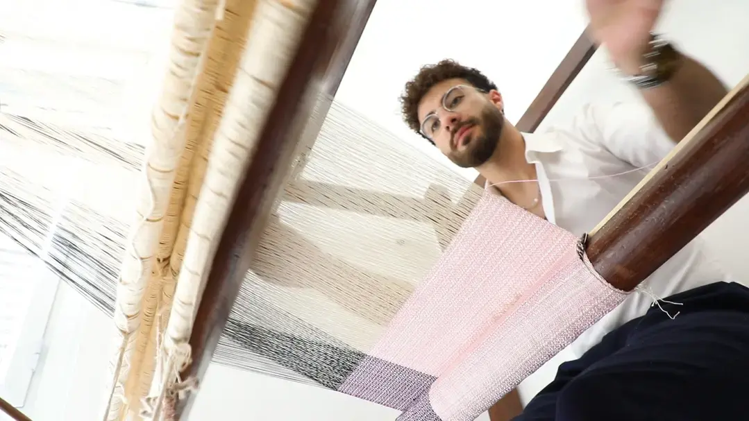 <p>A Girifalco<span style=\"color:hsl(0, 75%, 60%);\"> l’arte del telaio rivive</span> grazie a Rocco: «Così ho riportato in vita un mestiere dimenticato»</p>