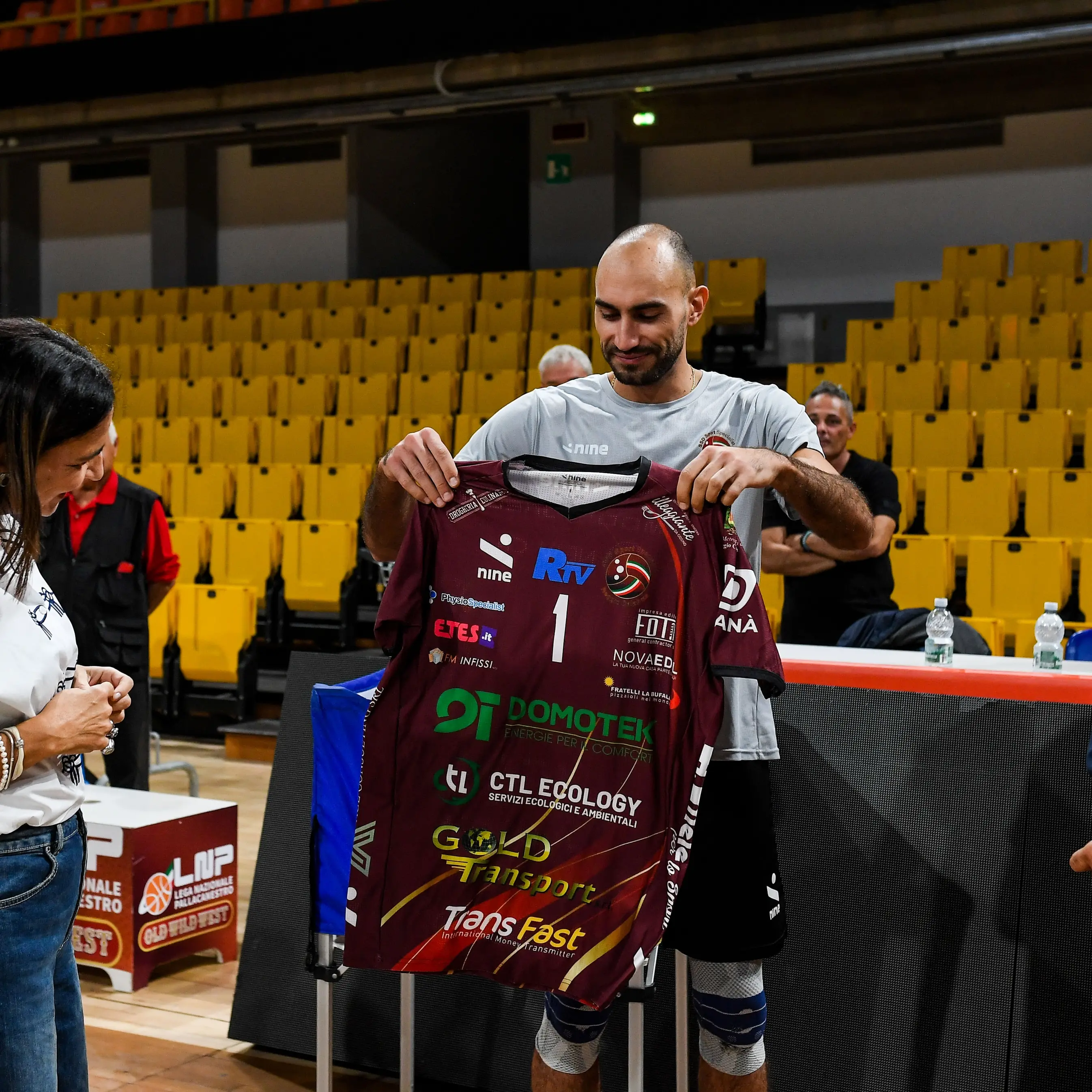 Domotek volley, all’assessora Micheli la maglia numero 1 in vista del debutto in\u00A0A2\n