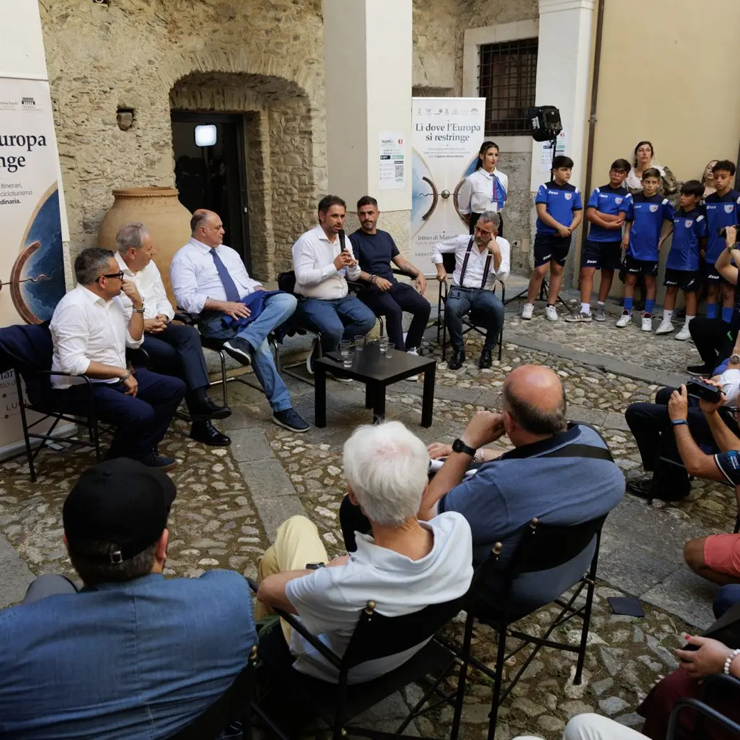 Da Panama a Corinto, fino a Marcellinara: quando l’istmo diventa destinazione