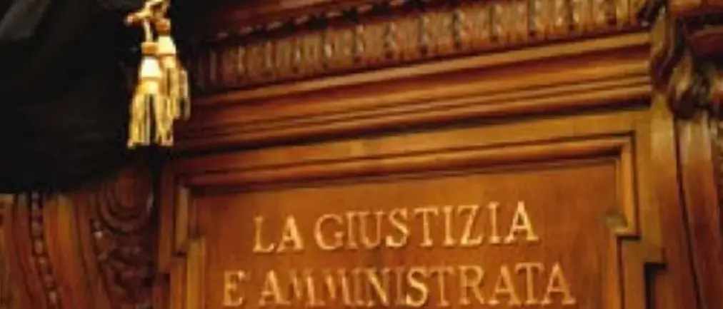 Rapina a una minorenne, imputato assolto dopo oltre dieci anni dai fatti\n