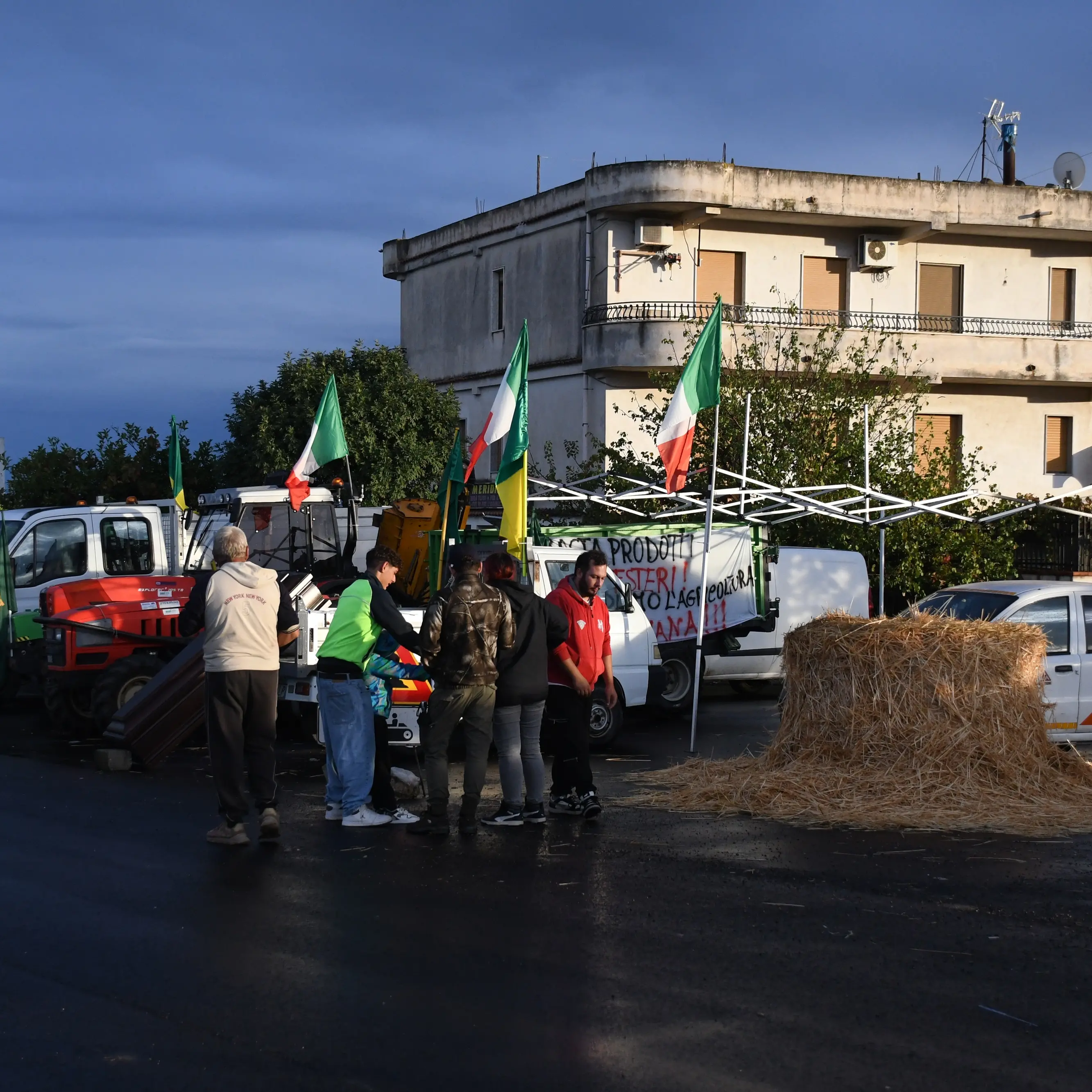 Agricoltori in protesta nel Cosentino scrivono a Mattarella e Occhiuto: «Siamo abbandonati»\n