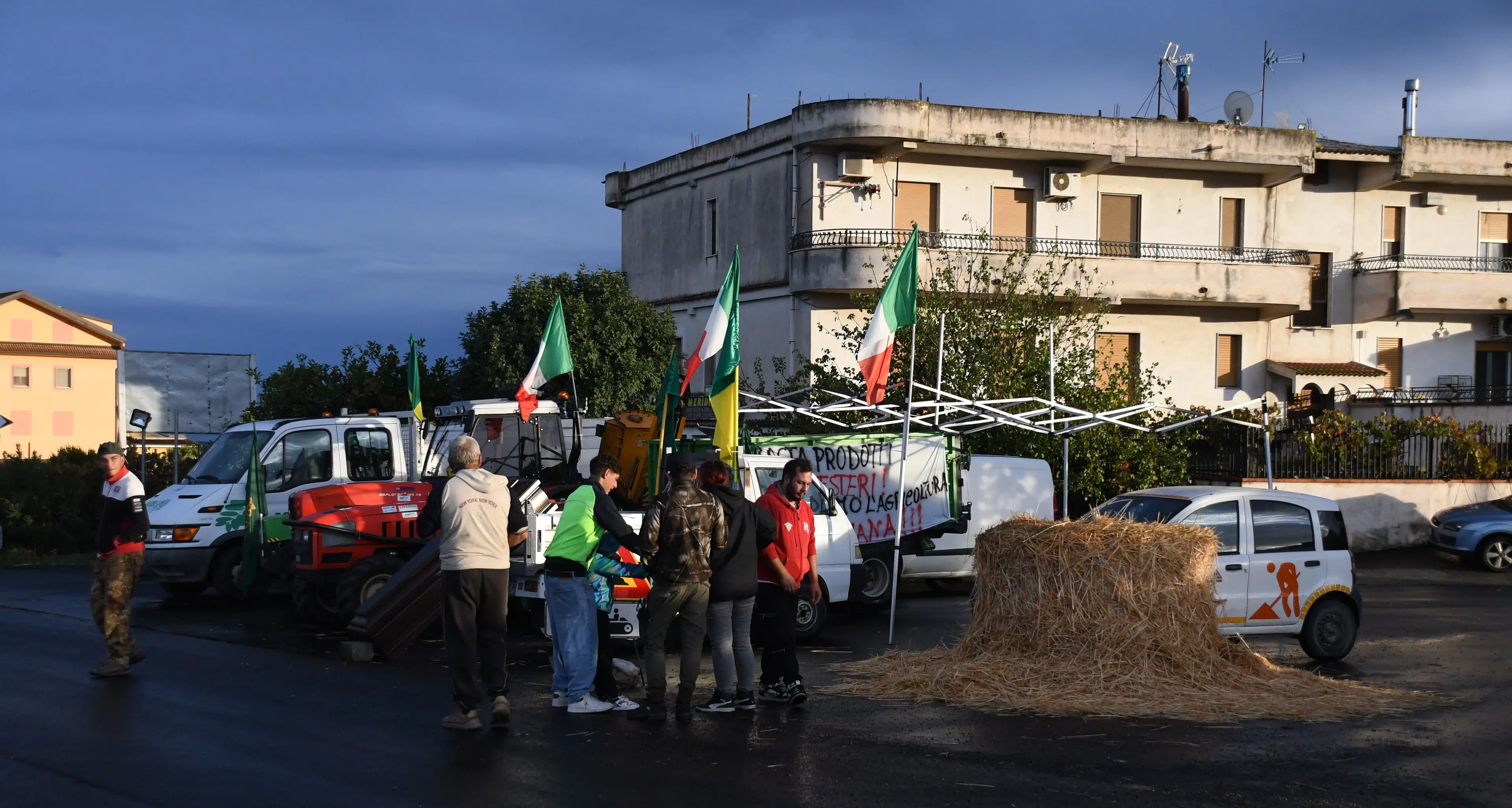 Agricoltori in protesta nel Cosentino scrivono a Mattarella e Occhiuto: «Siamo abbandonati»\n