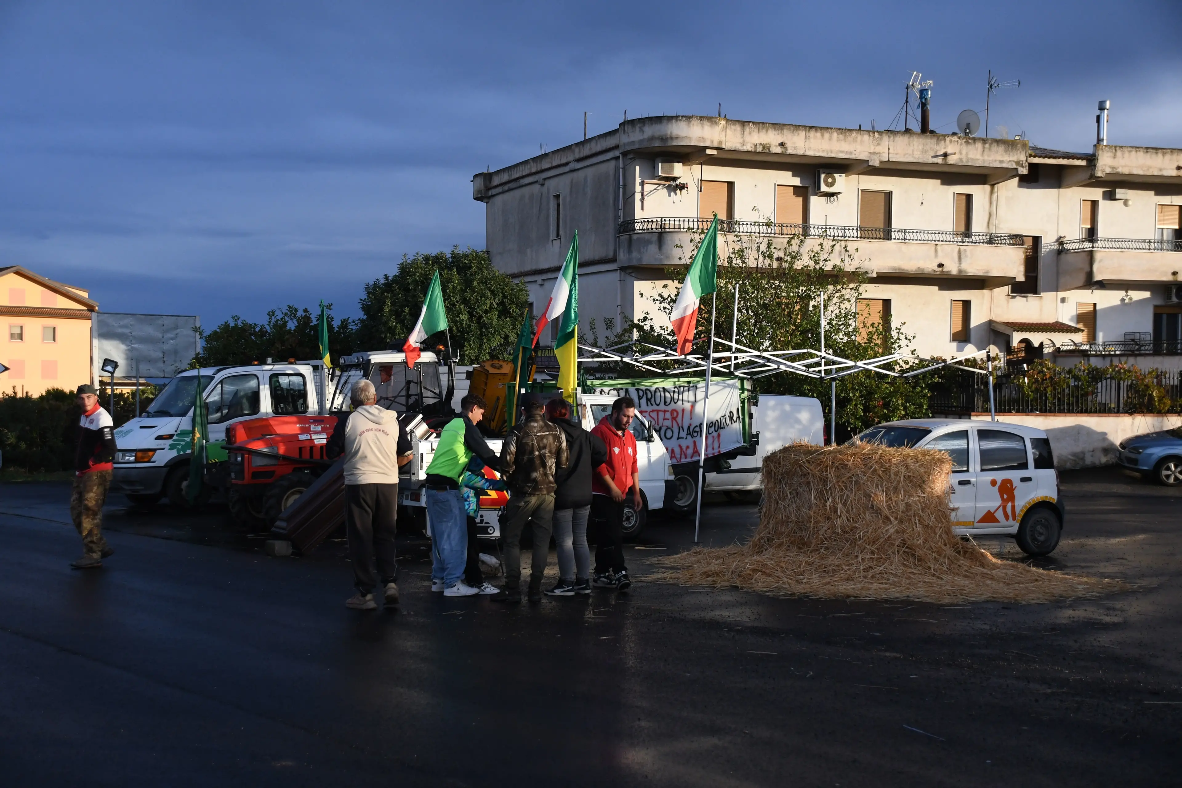 Agricoltori in protesta nel Cosentino scrivono a Mattarella e Occhiuto: «Siamo abbandonati»\n