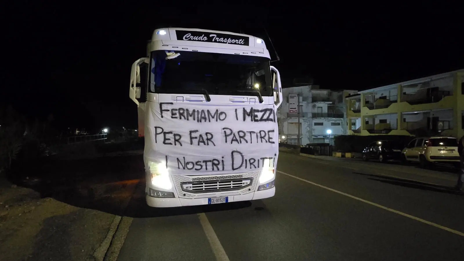 <p>Autotrasportatori calabresi convocati per un incontro con Salvini<span style=\"color:hsl(0,75%,60%);\"> </span>e ma la protesta continua fino al 20 ottobre</p>