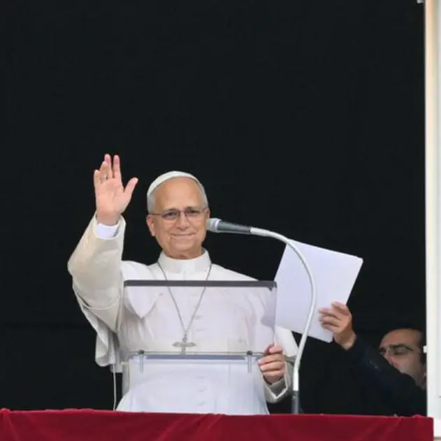 Papa Leone XIV si affaccia per l’Angelus: «Riprenderò gradualmente le mie attività»\n