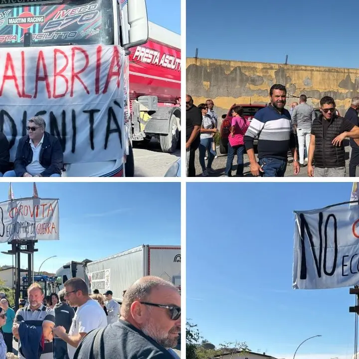 Gli agricoltori in protesta a San Lucido: «I politici che non hanno sostenuto la nostra battaglia si vergognino»\n
