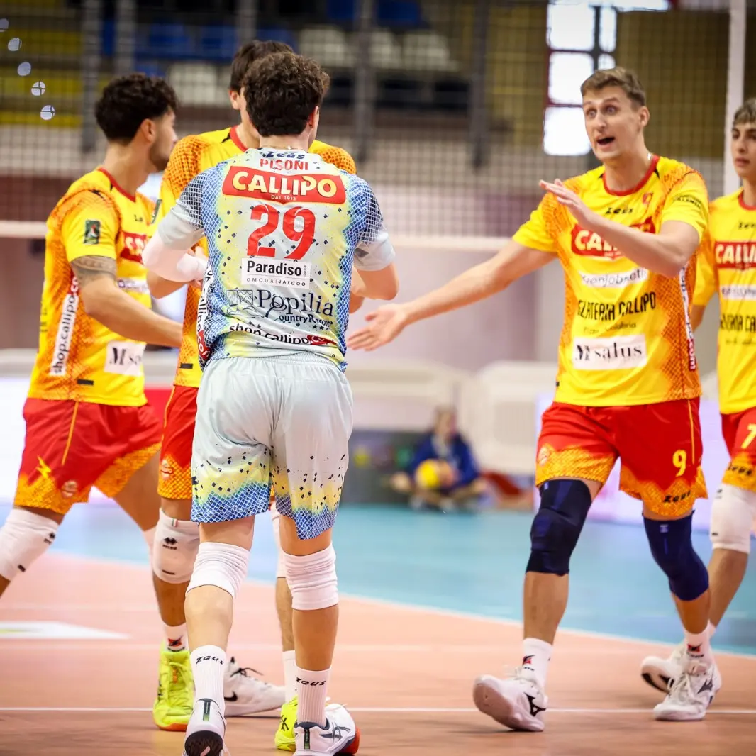 Tonno Callipo, debutto da brividi in Serie A3: rimonta e vittoria al tie-break contro l'Agro Pontino, super Lamanec con 30 punti\n