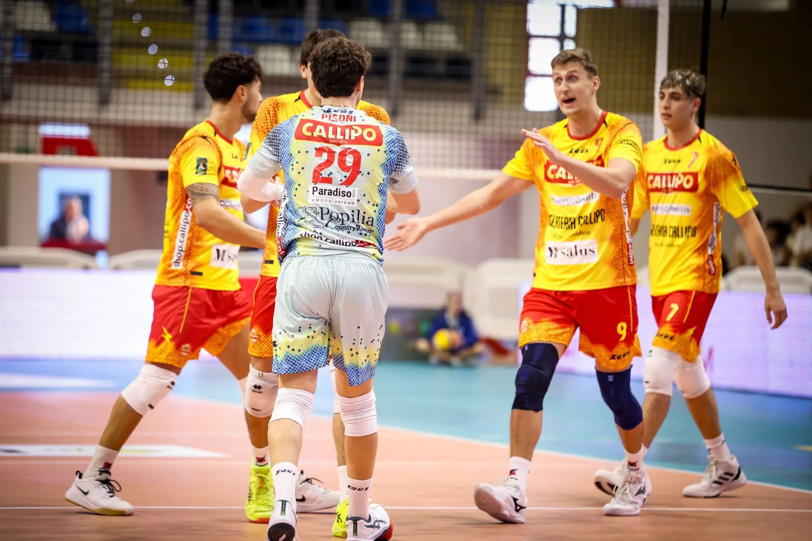 Tonno Callipo, debutto da brividi in Serie A3: rimonta e vittoria al tie-break contro l'Agro Pontino, super Lamanec con 30 punti\n