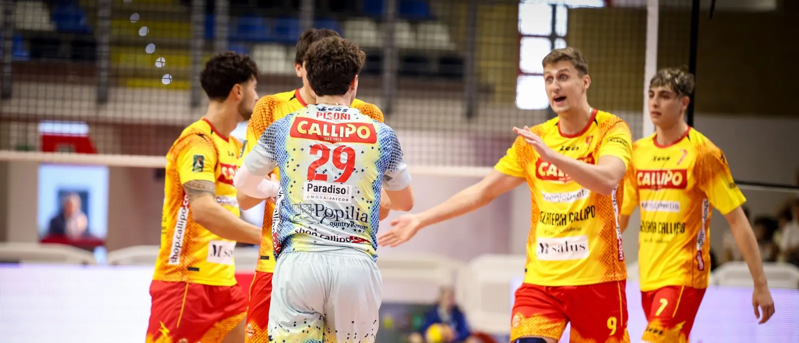 Tonno Callipo, debutto da brividi in Serie A3: rimonta e vittoria al tie-break contro l'Agro Pontino, super Lamanec con 30 punti\n