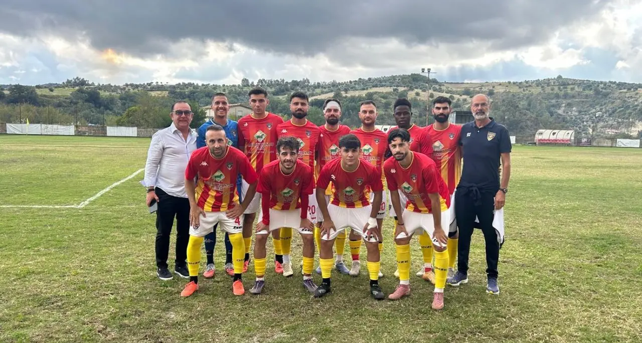 <p><span style=\"color:hsl(0, 75%, 60%);\">Prima Categoria</span>, il bilancio della quarta giornata: fuga a due per Guardavalle e Nuova Ada. Riscatto Sant'Onofrio e prima gioia San Costantino</p>