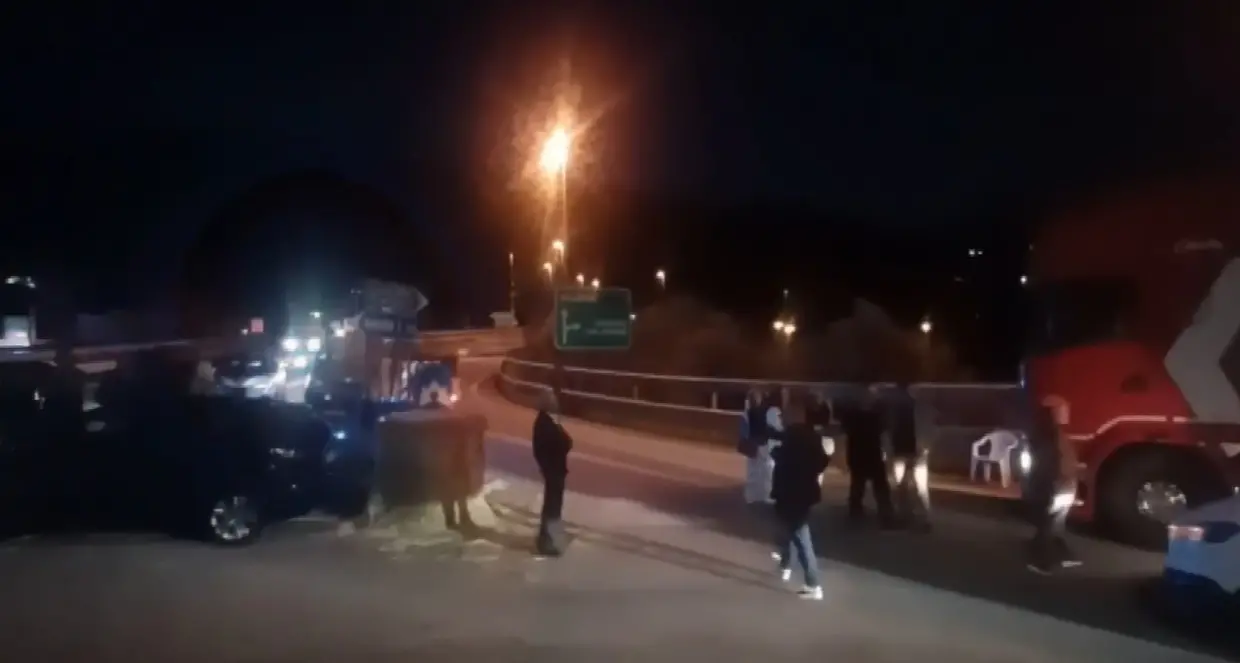 Presidio sulla A2, gli autotrasportatori bloccano lo svincolo di Falerna\u00A0\n