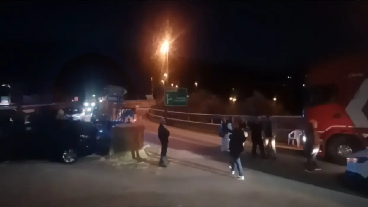 Presidio sulla A2, gli autotrasportatori bloccano lo svincolo di Falerna\u00A0\n