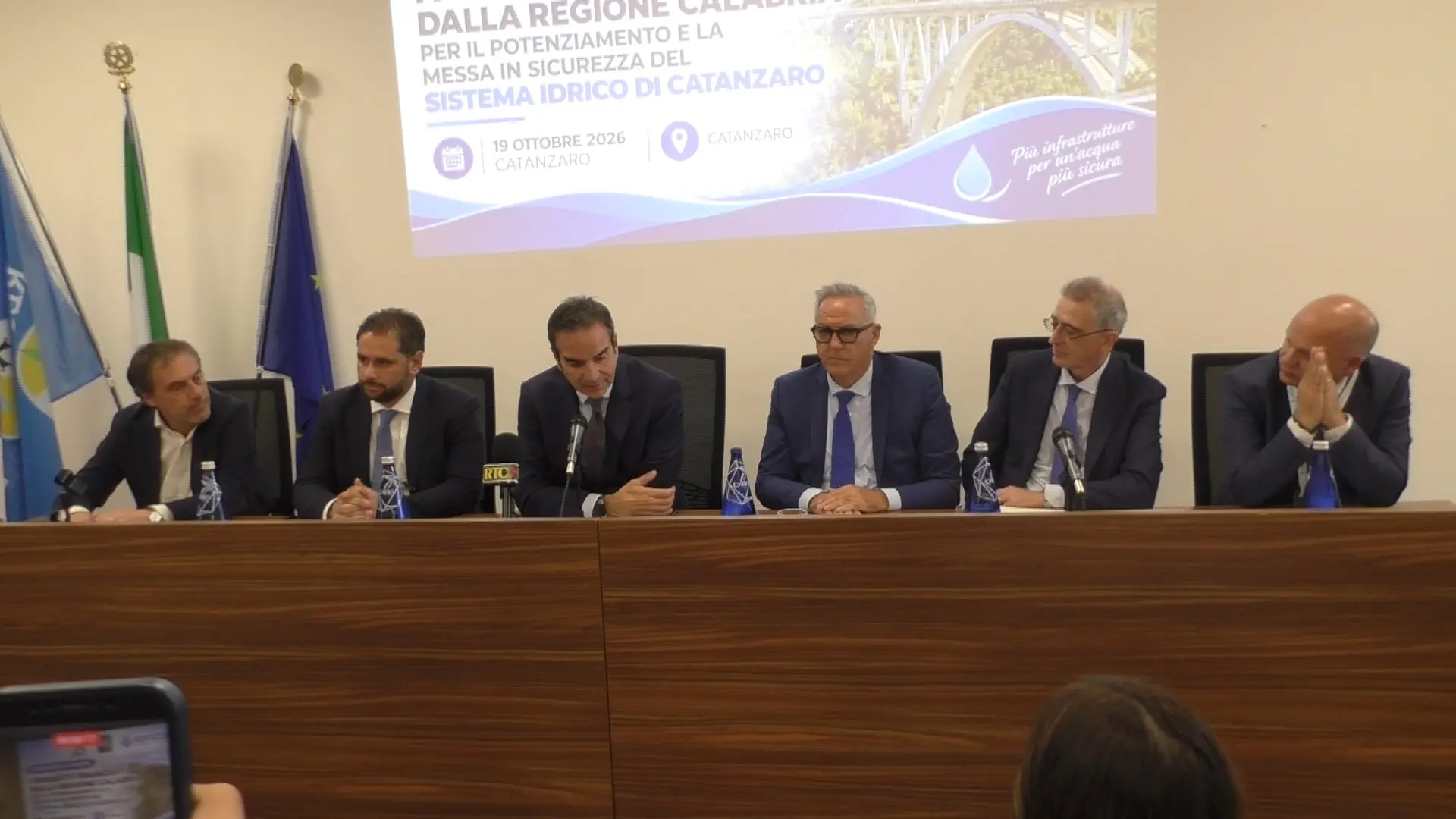 Interventi per il sistema idrico di Catanzaro, 35 milioni per ammodernare rete e impianti. Occhiuto: «Una pagina storica»\n