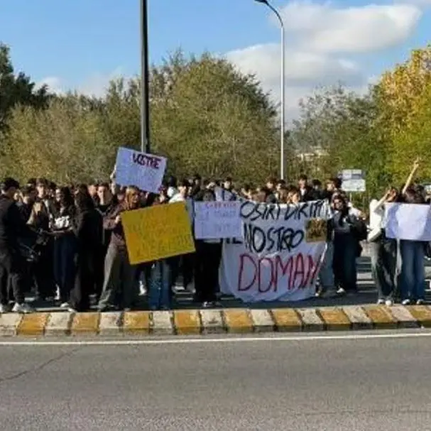 Oltre 300 studenti in corteo, il Comune al loro fianco: «La loro voce merita ascolto»\n
