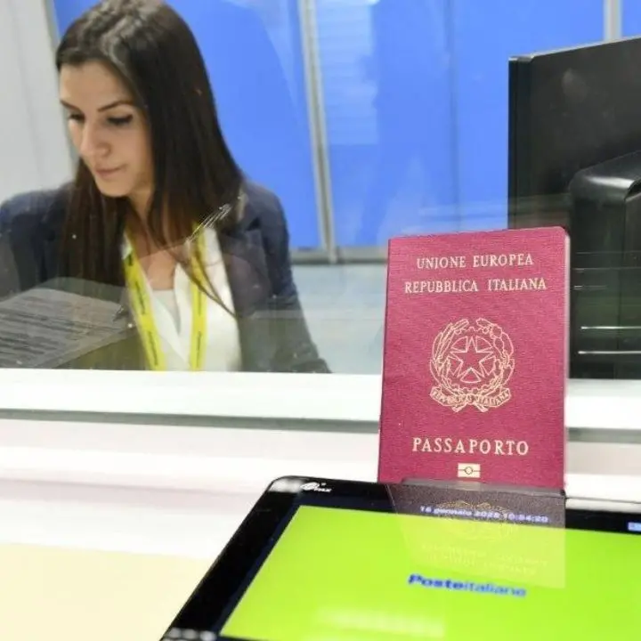 Passaporti alle Poste, superate 300mila richieste: ad agosto il record nazionale\n