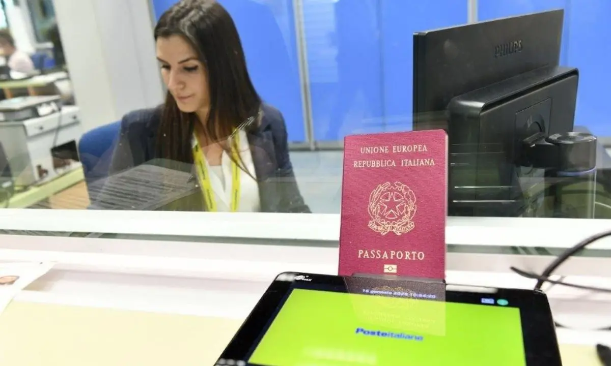 Passaporti alle Poste, superate 300mila richieste: ad agosto il record nazionale\n
