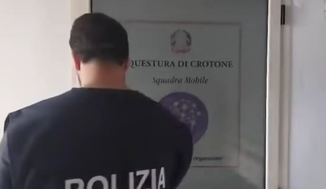 ’Ndrangheta a Crotone, il pizzo sull'affitto e le minacce al commerciante: «Domani vengo e ti sparo, do fuoco al negozio»\n
