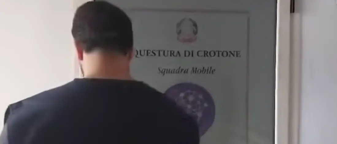 ’Ndrangheta a Crotone, il pizzo sull'affitto e le minacce al commerciante: «Domani vengo e ti sparo, do fuoco al negozio»\n