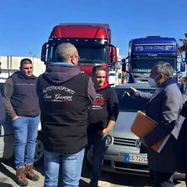 La Calabria tra protesta sociale e il dramma dei campi\n