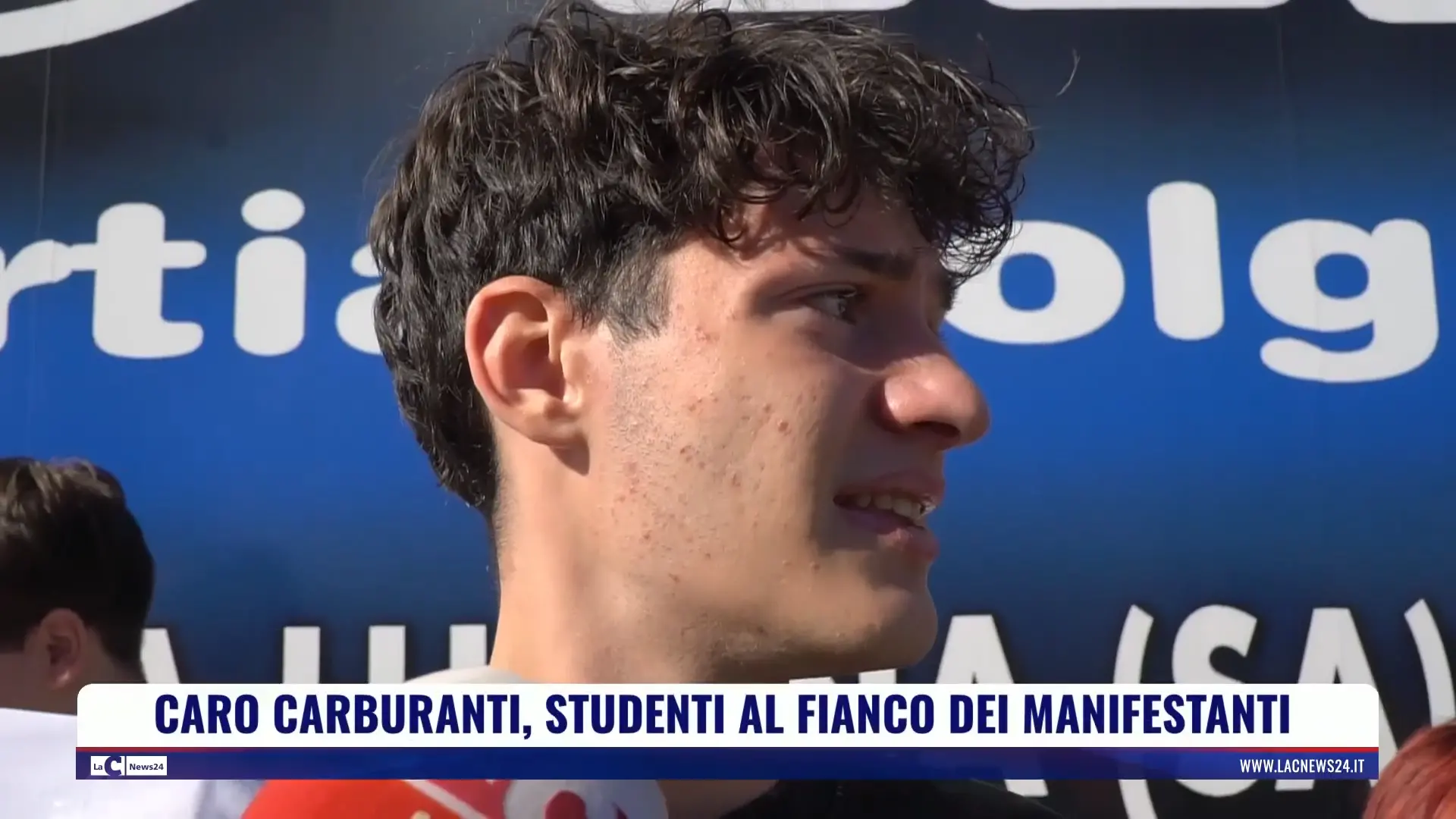 Caro carburante, studenti al fianco dei manifestanti