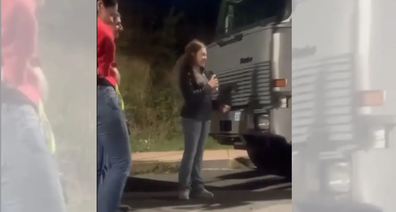 Rende, Rosa ha 12 anni e piange al presidio: «Non è bello sentire che un papà non può comprare nulla perché deve pagare la bolletta»\n