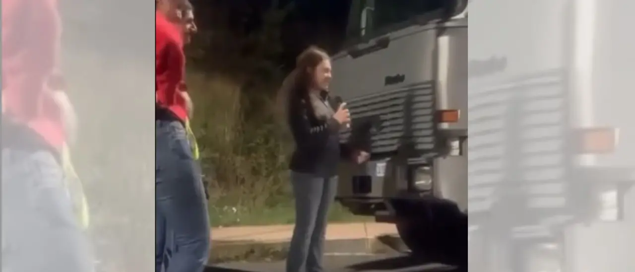 Rende, Rosa ha 12 anni e piange al presidio: «Non è bello sentire che un papà non può comprare nulla perché deve pagare la bolletta»\n