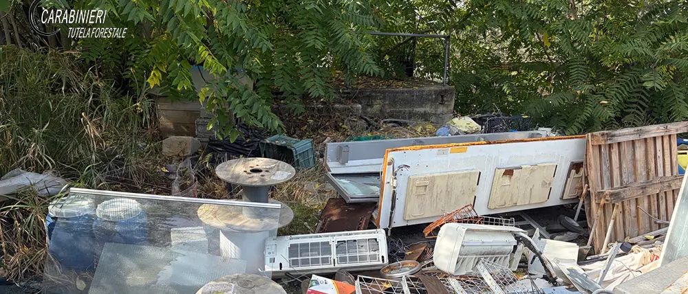 Discarica abusiva a Capo Vaticano, denunciato un imprenditore turistico: rifiuti anche interrati su un’area\u00A0di 3mila metri quadrati\n