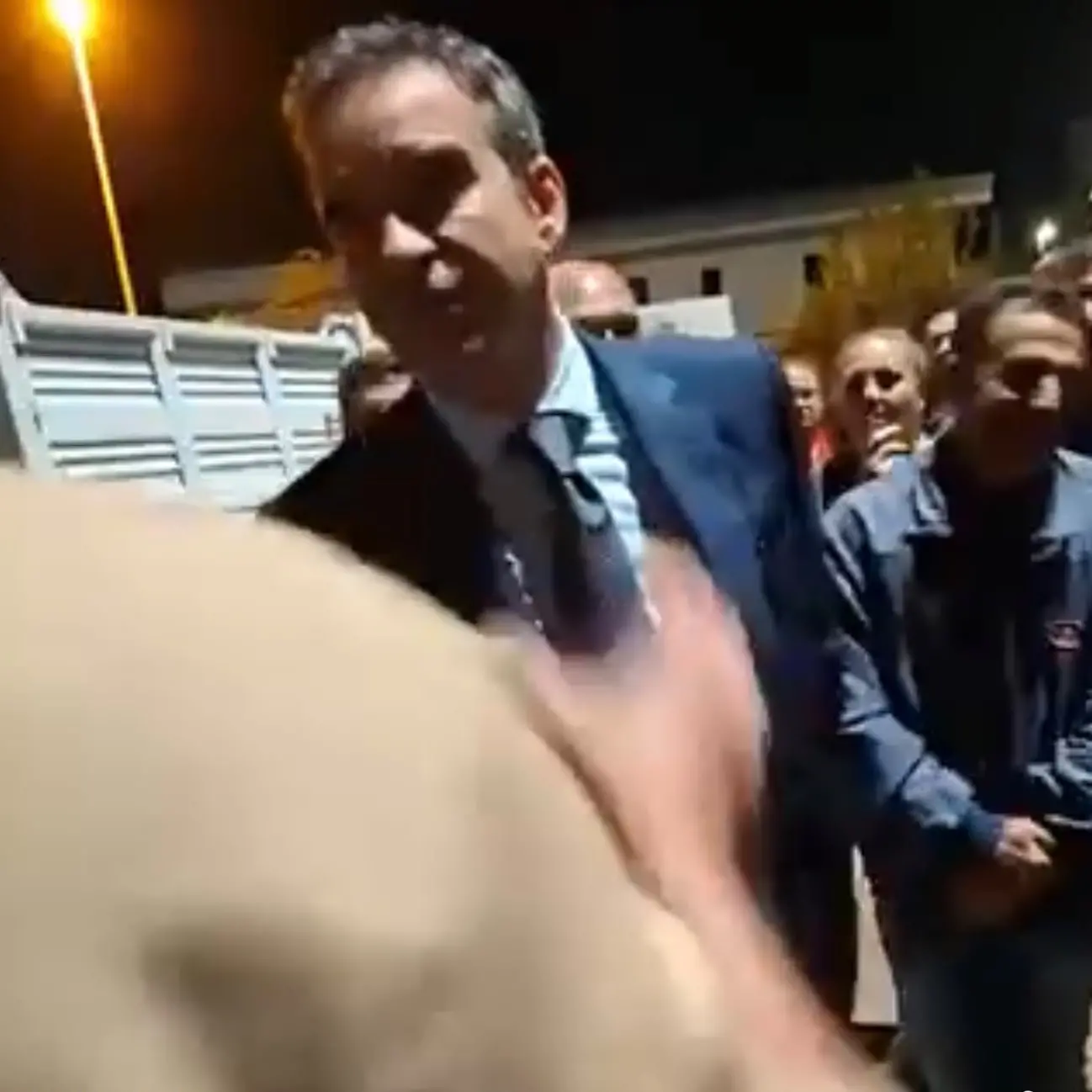 Occhiuto a sorpresa al presidio di Falerna, promette aiuti ma sui suoi social non c'è traccia della visita: «Difendo il Sud»\n