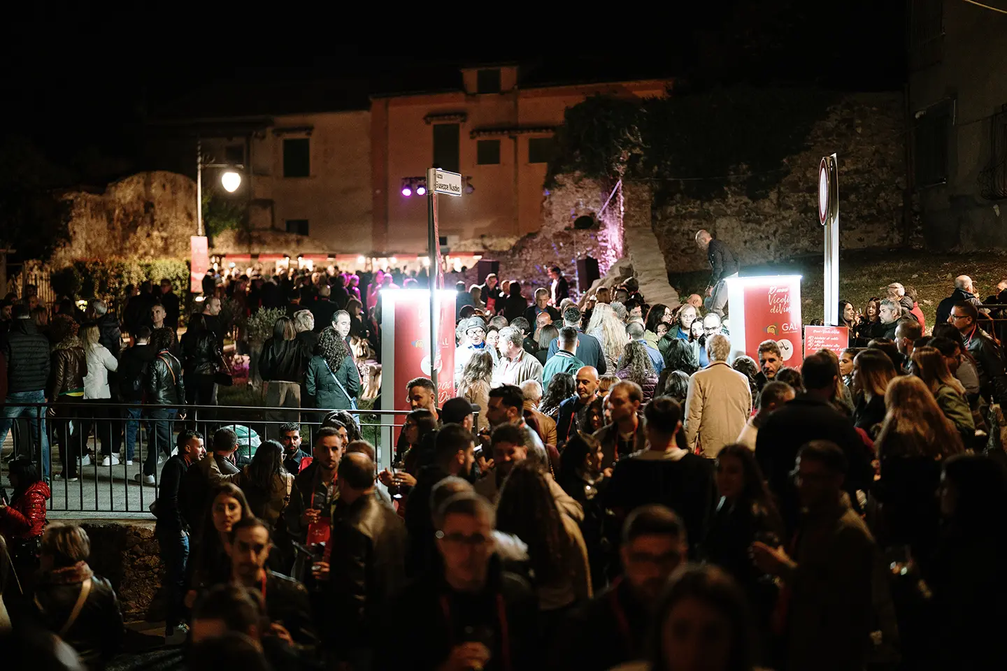 Tutti pazzi per Vicoli diVini: a Vibo boom di presenze per la decima edizione della kermesse enologica\n